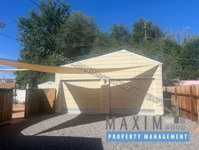 Building Photo - 323 N Mulberry St