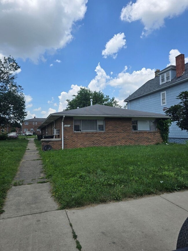 Building Photo - 55 S Hague Ave