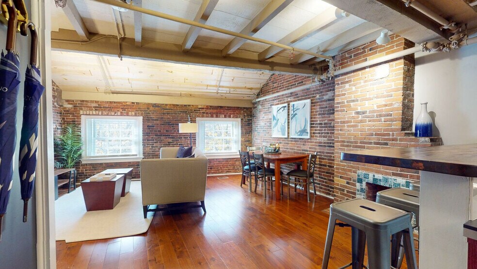 Primary Photo - 15 Union St