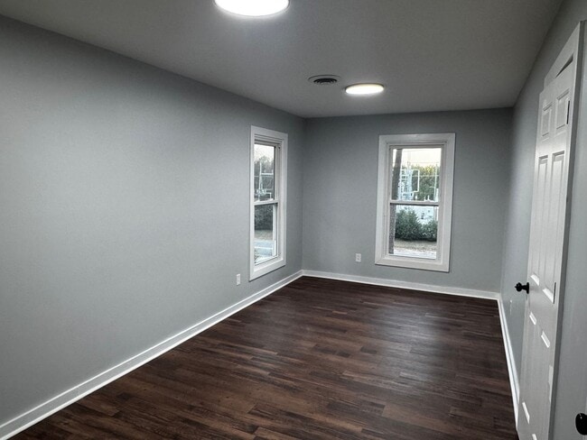 Building Photo - Modern 3BR / 2.5BA Home with Granite Kitchen, Loft and Storage