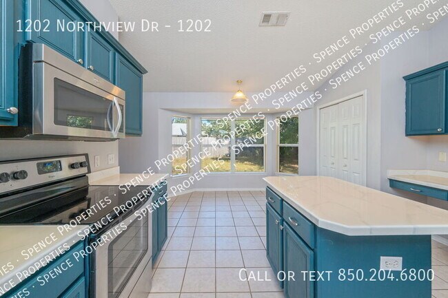 Building Photo - 1202 Northview Dr