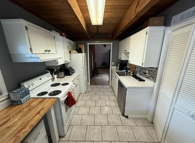 Building Photo - 5409 Cassia Dr