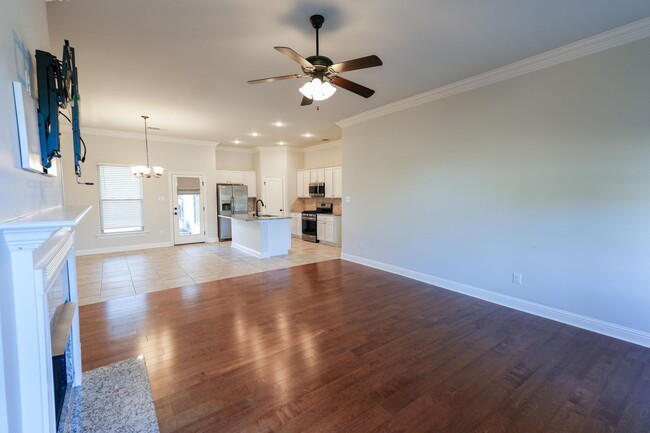 Building Photo - Beautiful 3 bedroom/2 bathroom in Willow Heights