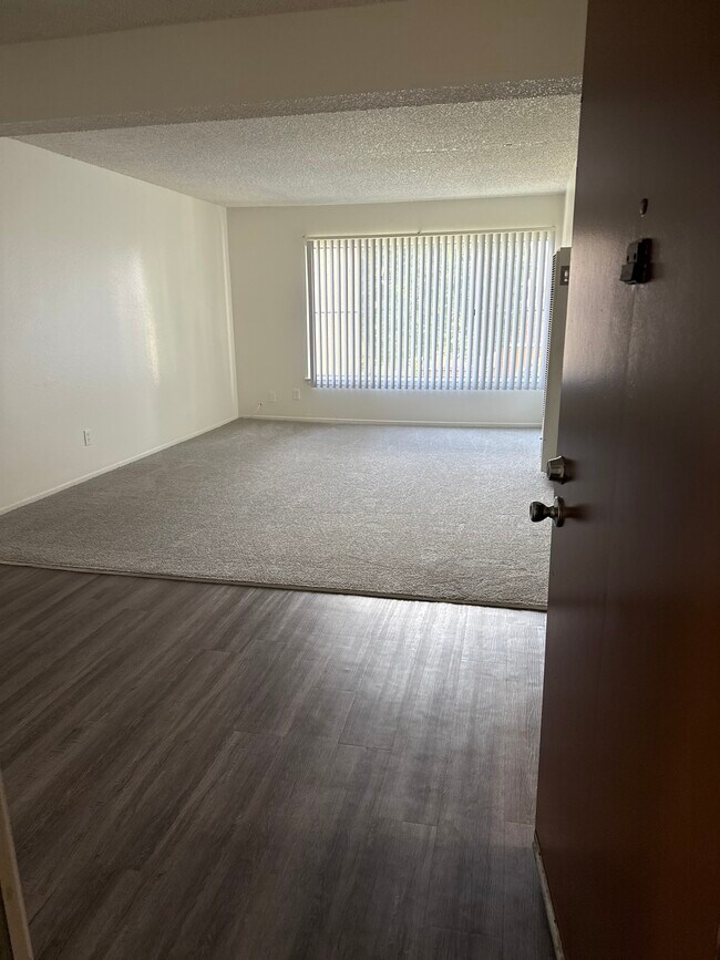 Building Photo - 14106 Cerise Ave