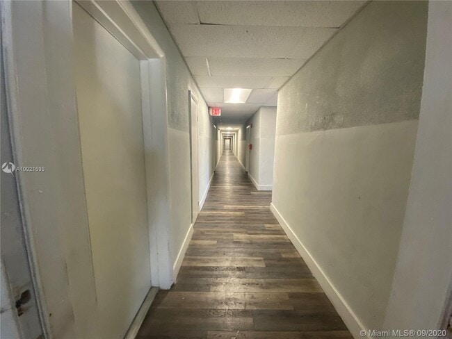 Building Photo - 13285 NE 6th Ave