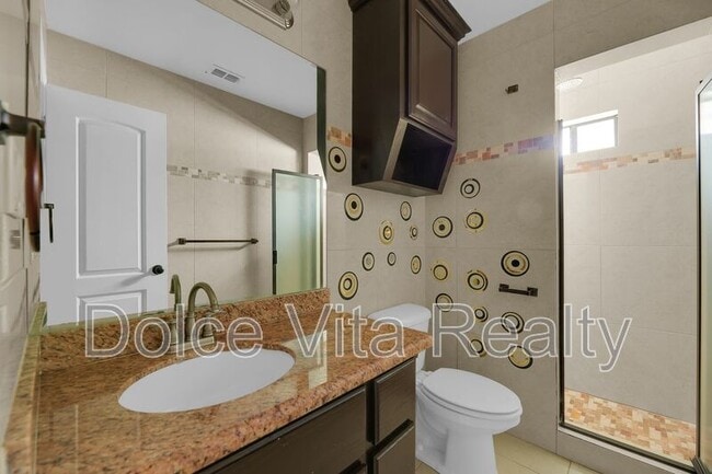 Building Photo - 110 S Ridge Ln