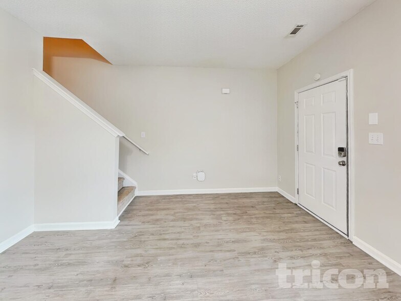 Building Photo - 5484 Sierra Tr