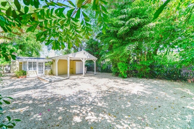 Building Photo - 6290 SW 70th St
