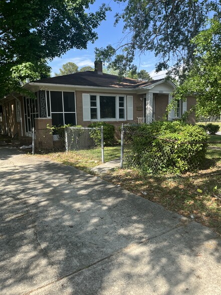 Primary Photo - 1001 Dixie St