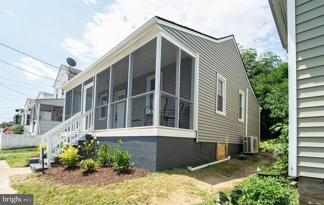 Building Photo - 16 Parole St
