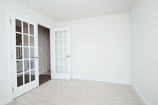 Building Photo - Pet Friendly Rivanna Village Townhome (Lea...