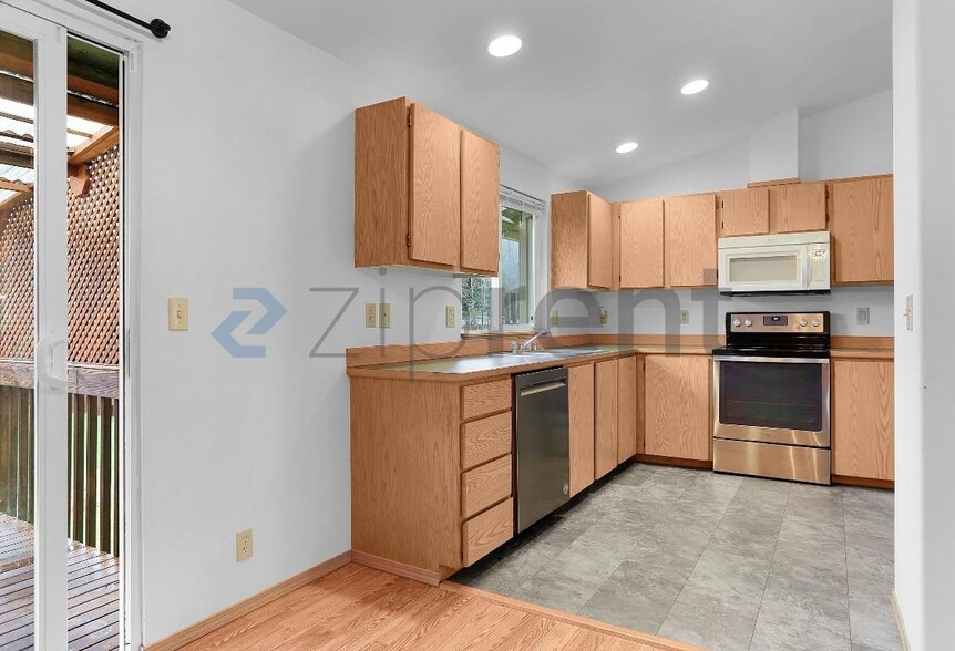 Building Photo - 1715 Gohr Rd