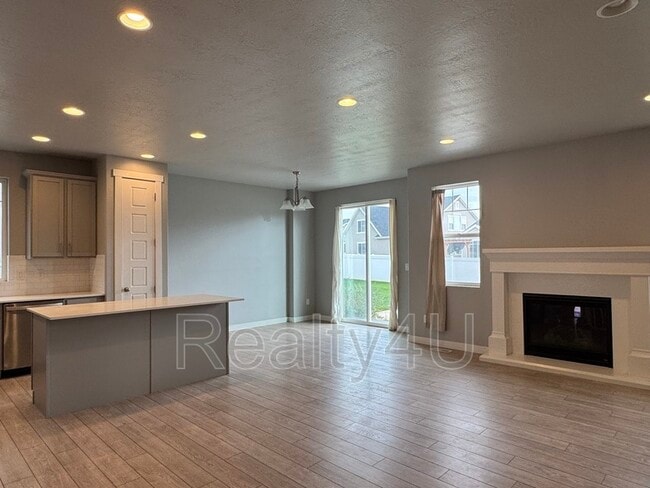 Building Photo - 1433 Dairy Ln
