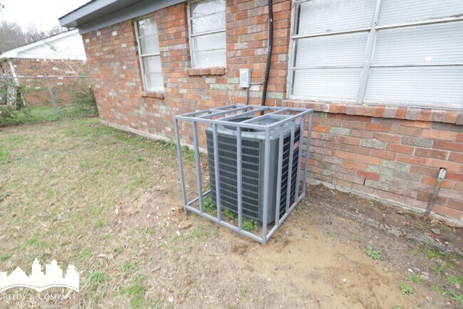 Building Photo - 4092 Maumee St