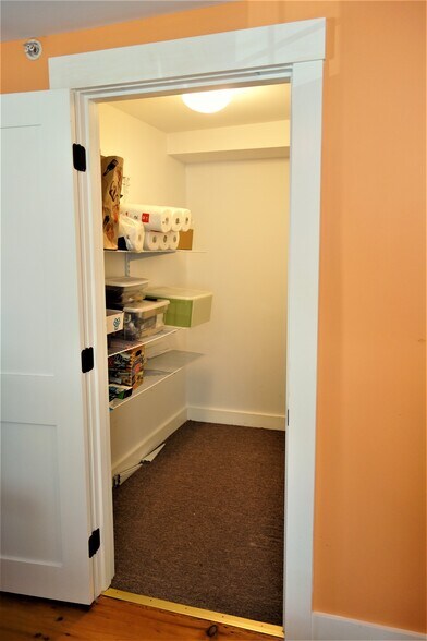 Building Photo - 142 Cabot St