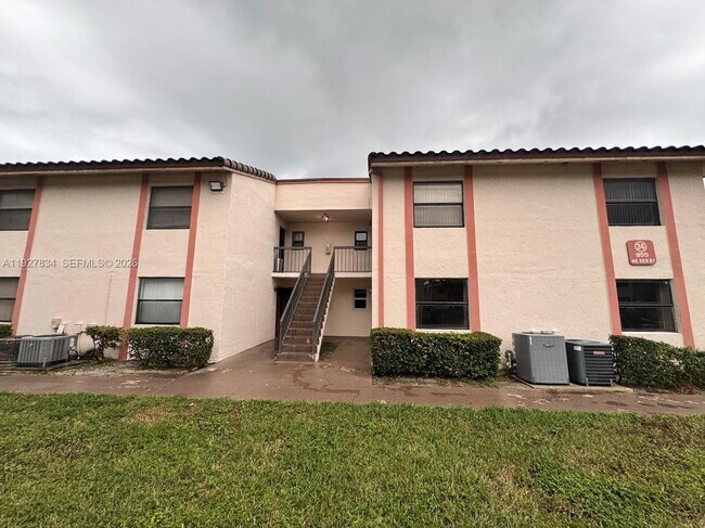 Building Photo - 855 NE 209th St