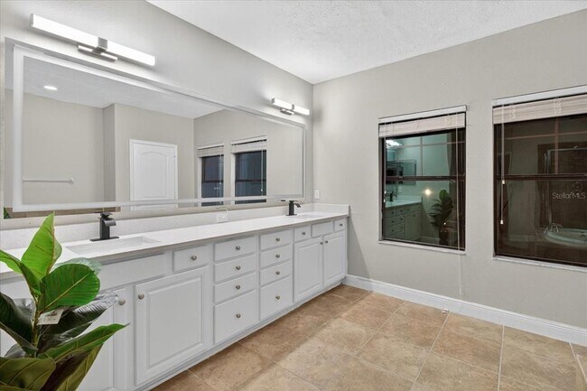 Building Photo - 1389 Heritage Landings Dr