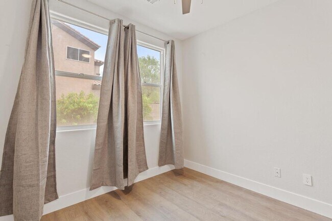Building Photo - Remodeled Corner Lot with Mountain Views!