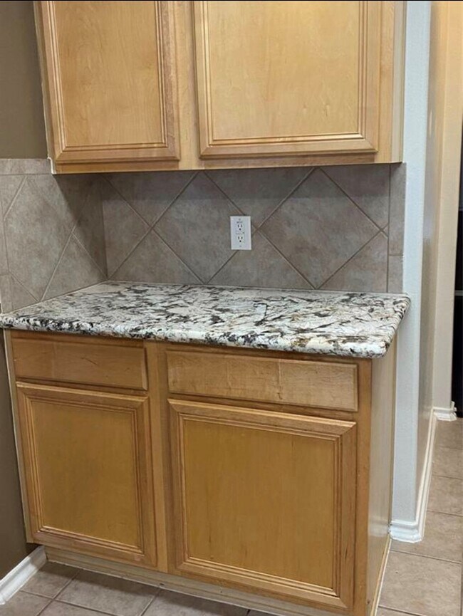 Building Photo - 2529 Artesia Dr