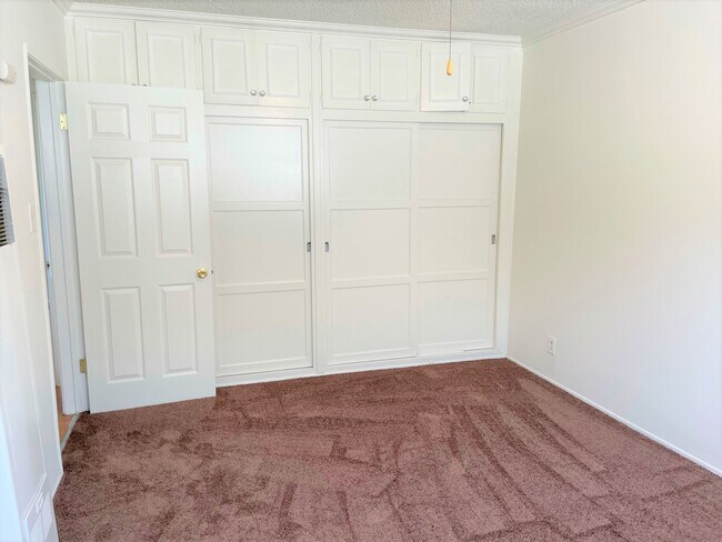 Building Photo - 4916 Hazeltine Ave