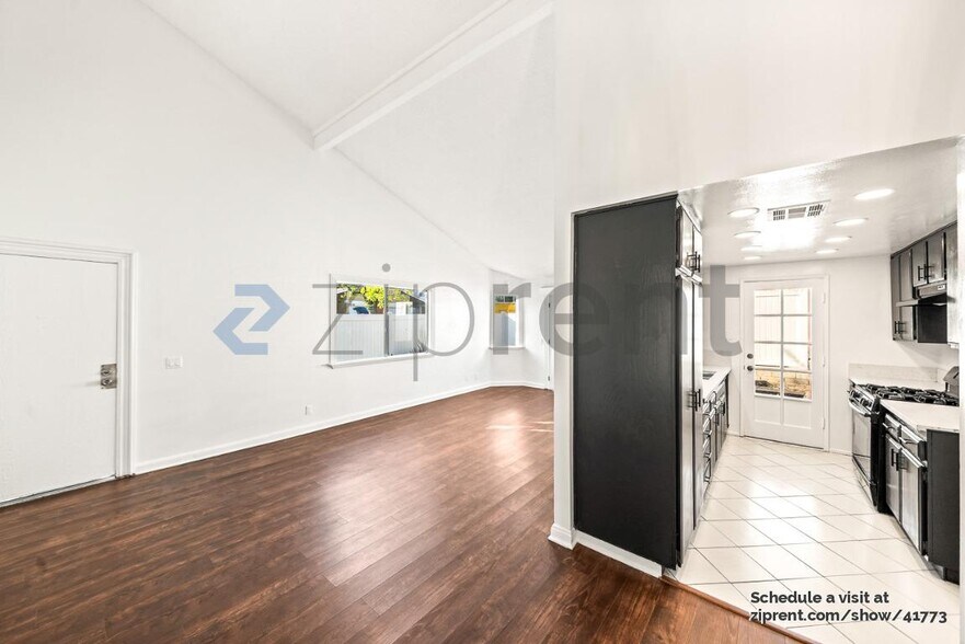 Building Photo - 14140 Oro Grande St