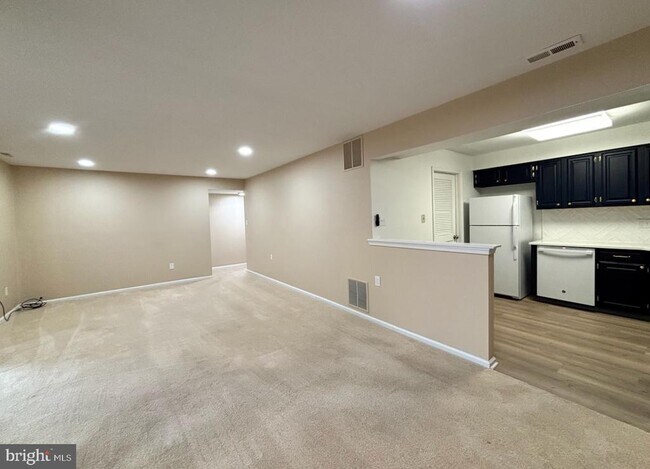 Building Photo - 5 Neville Ct