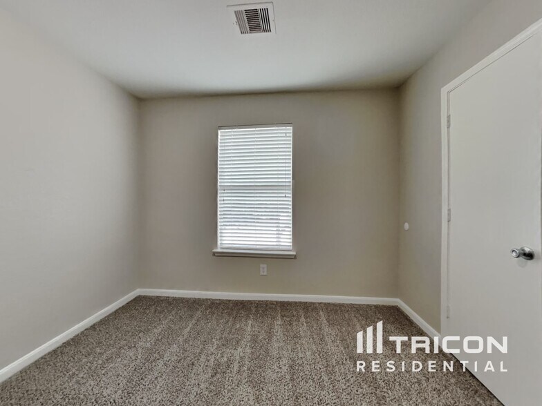 Building Photo - 22110 Orchard Dale Dr