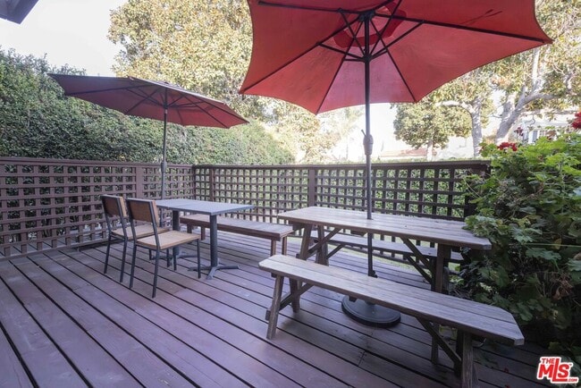 Building Photo - 1121 S Wilton Pl