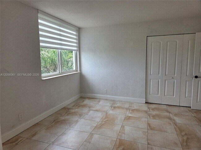 Building Photo - 9001 SW 77th Ave