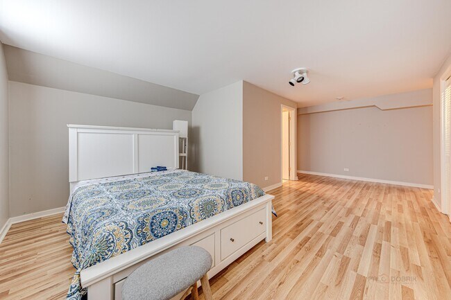 Building Photo - 210 Leonard Wood S