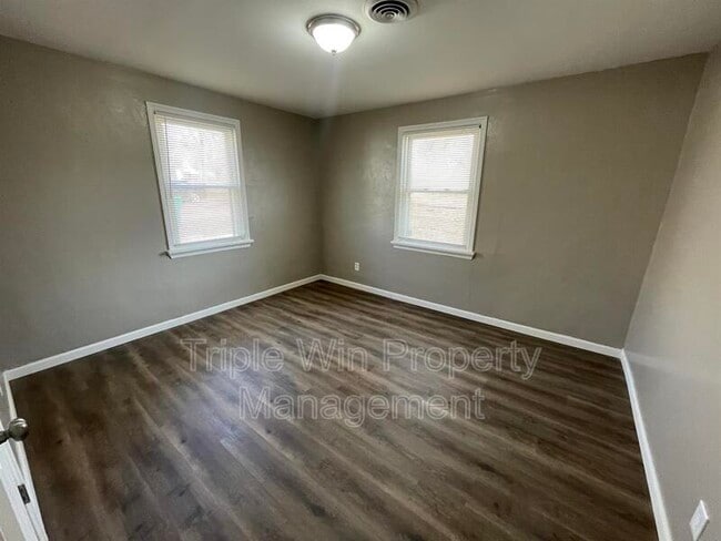 Building Photo - 10261 Imperial Dr