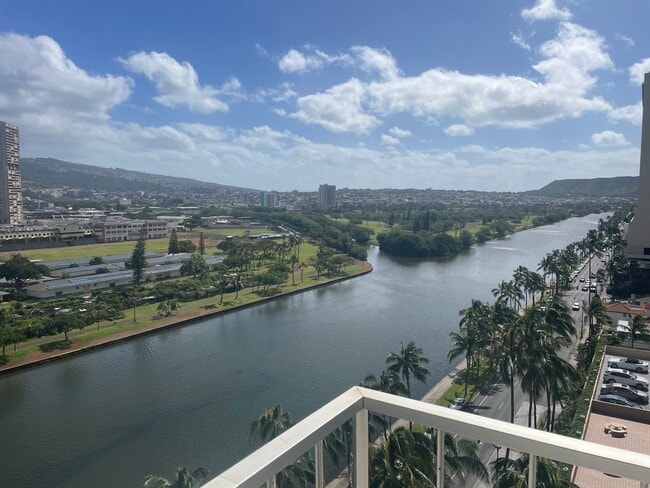 Building Photo - Fully furnished with amazing panoramic views.