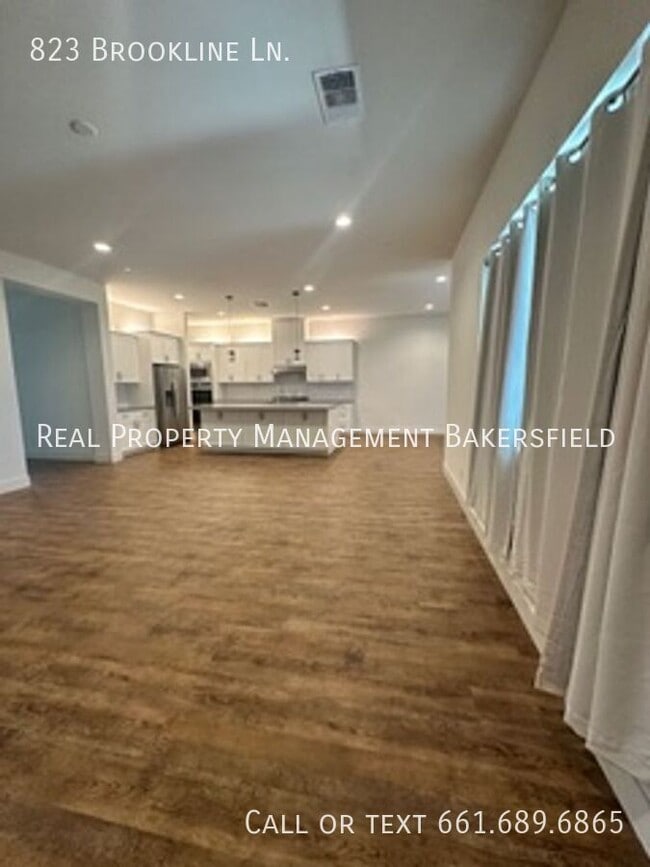 Building Photo - 823 Brookline Ln