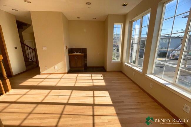 Building Photo - Spacious & Sunlit 5-Bedroom Retreat in the...
