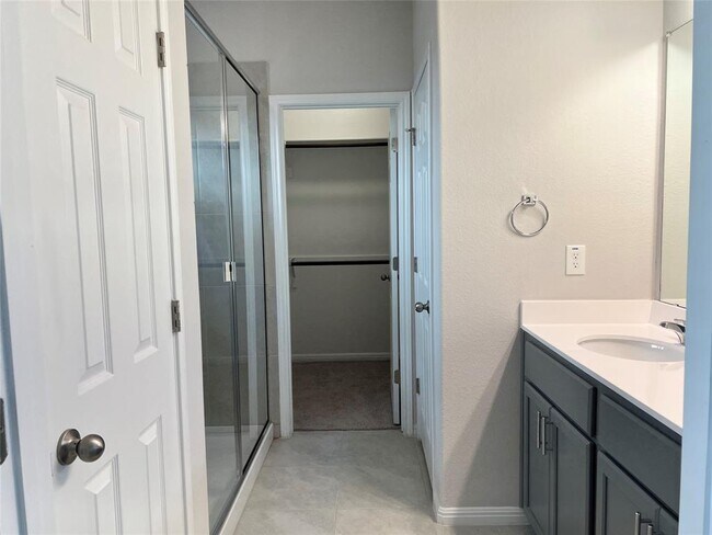 Building Photo - 136 MacArthur Dr