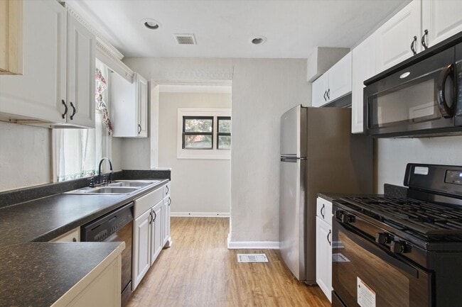 Building Photo - Coming Soon - Spacious 3 Bedroom, 1.5 Bath...