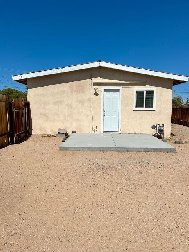 Building Photo - Please contact VAUGHN REALTY to set up an ...