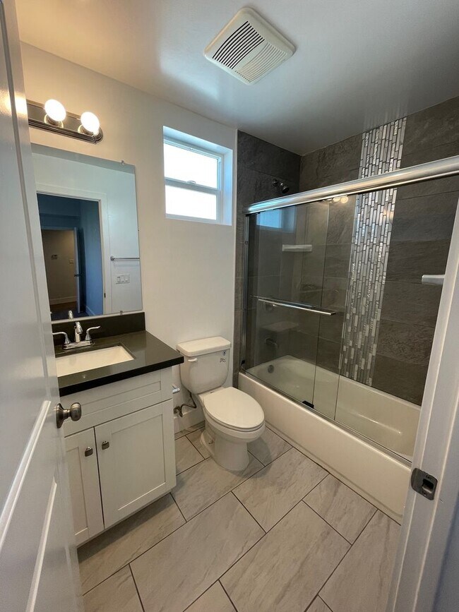 Building Photo - 2131
