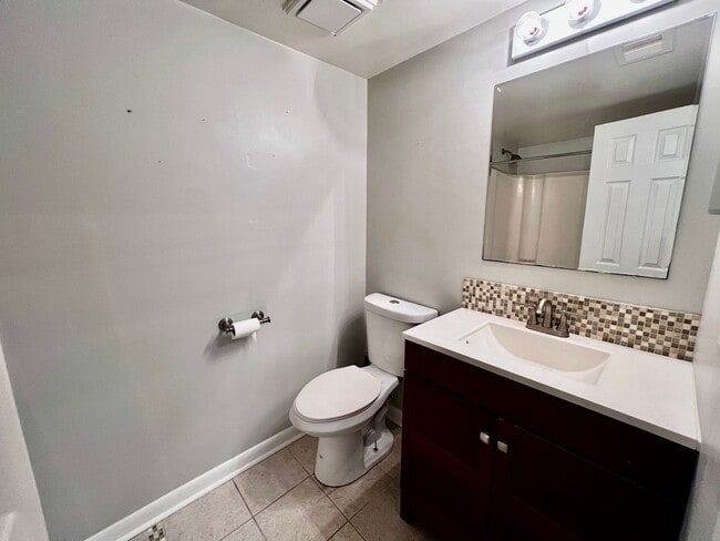 Building Photo - AMAZING 2 BED / 2 BATH CONDO – ONLY 8 BLOC...