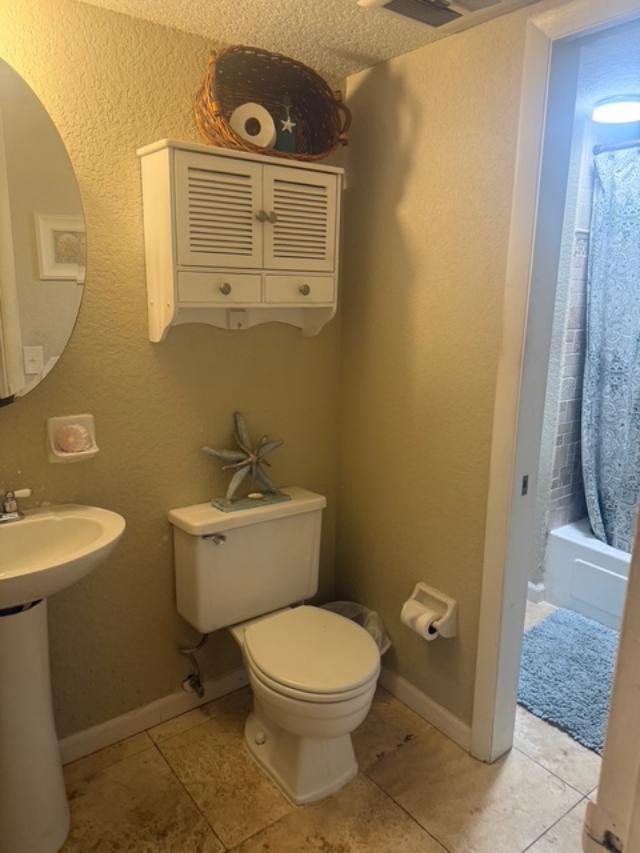 Building Photo - 1400 NE 57th Ct