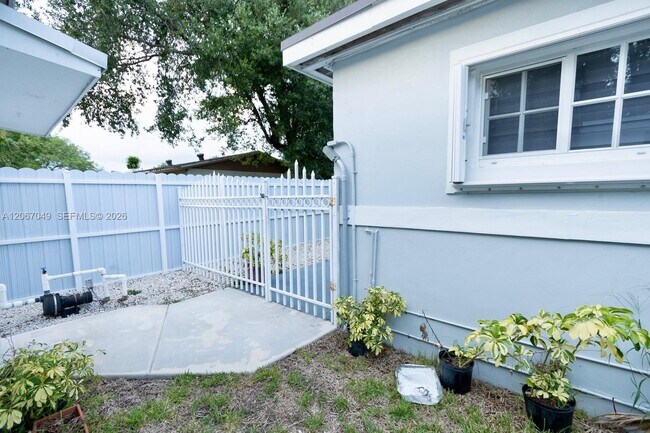 Building Photo - 20760 NW 37th Ct