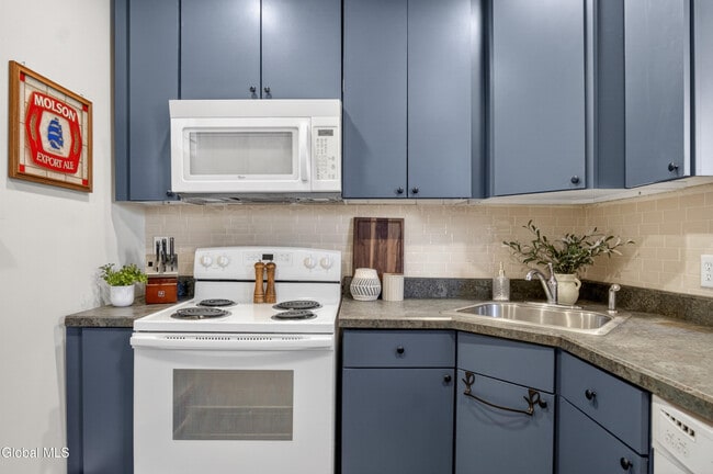 Building Photo - 5 Van Dorn St