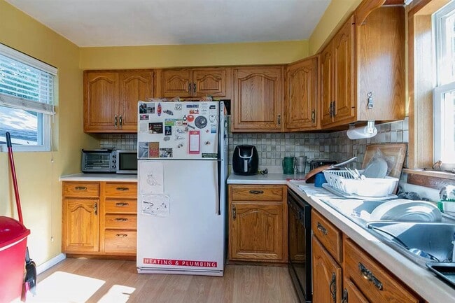 Building Photo - 1944 Hunting Ave