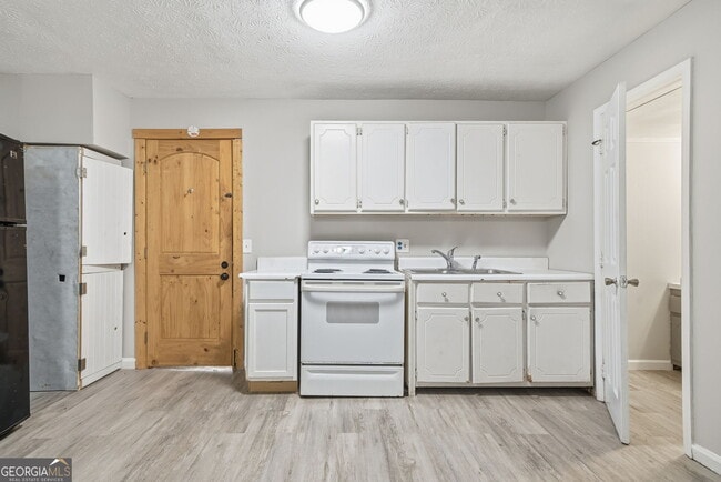 Building Photo - 212 Chandler St