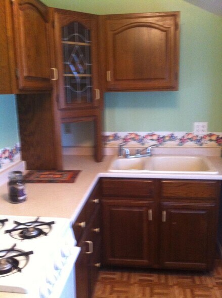 Building Photo - 246 Shaw St