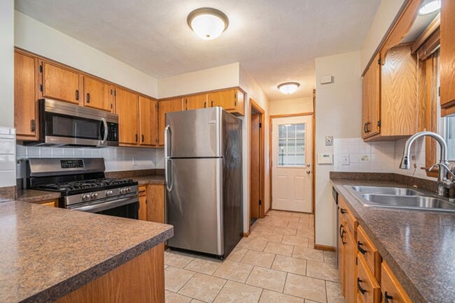 Building Photo - Penn Schools!  Remodeled Granger home-Lawn...