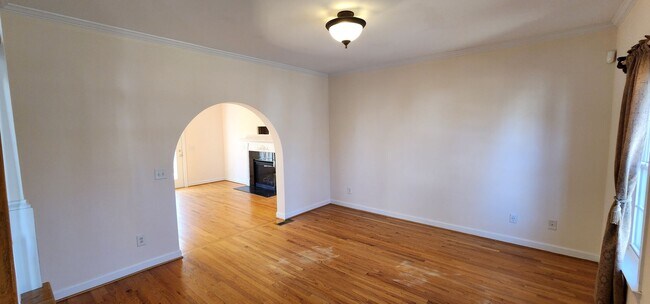 Building Photo - Nice 2 story brick home near Reagan High School