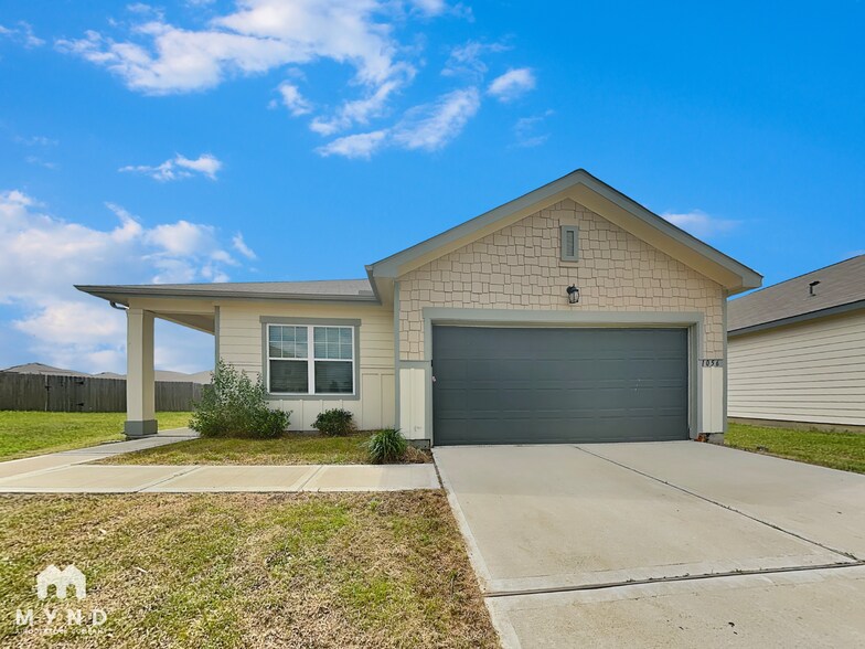Primary Photo - 1056 Banyon Tree Ln