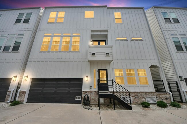 Primary Photo - 1223 W 16th St