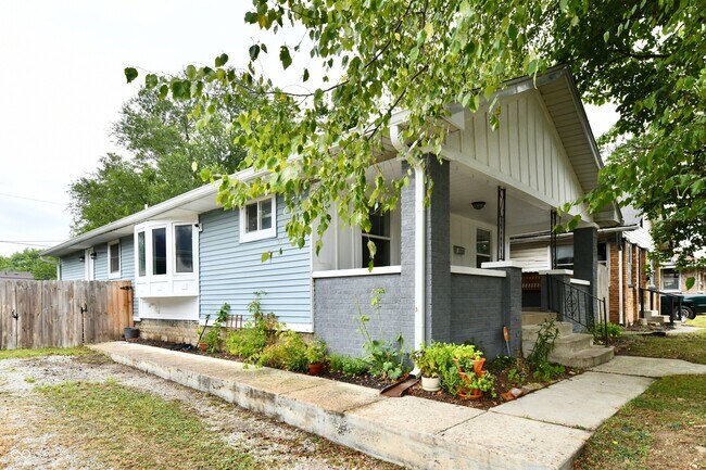 Building Photo - 1924 Mansfield St